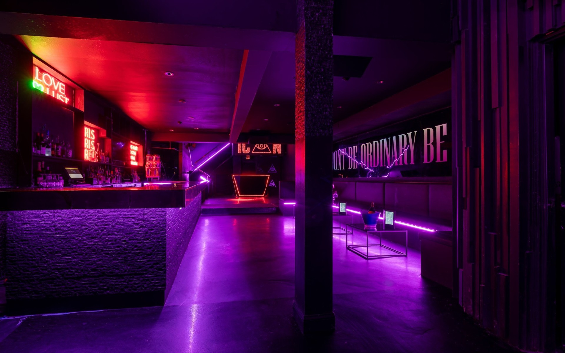 Icon Bar & Lounge Chicago